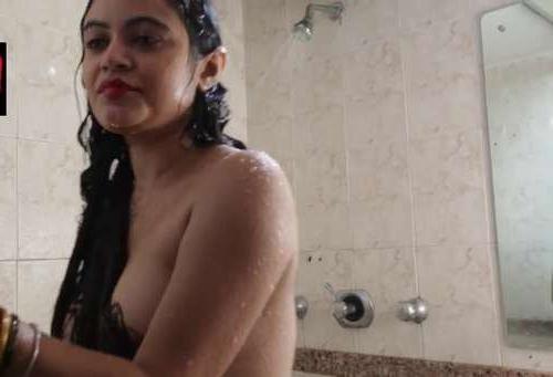 14P Amateur Indian Girls Get Naked in The Bathroom