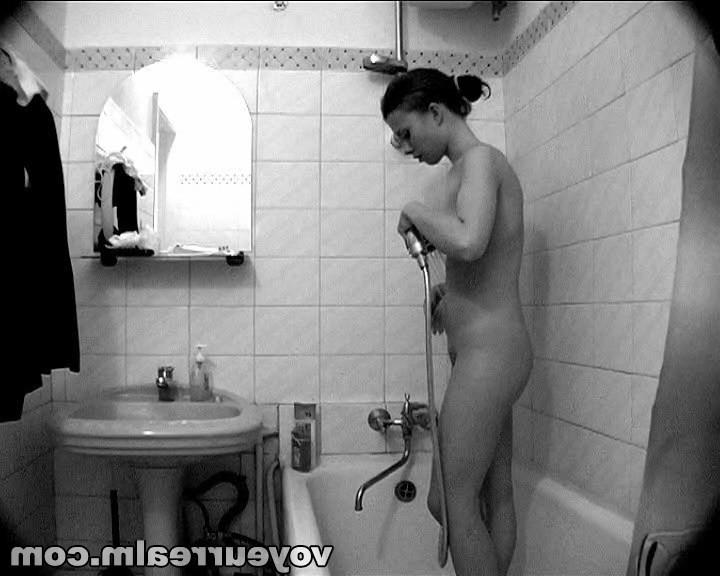 15P Showering and snatching missy on spy camera