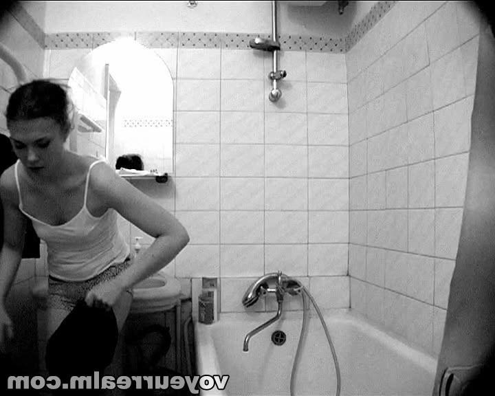 15P Showering and snatching missy on spy camera