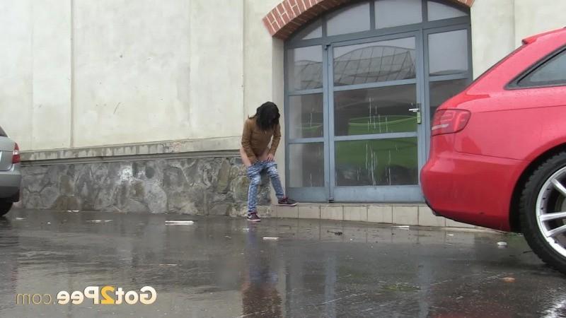 15P Gorgeous dark haired girl pees in public