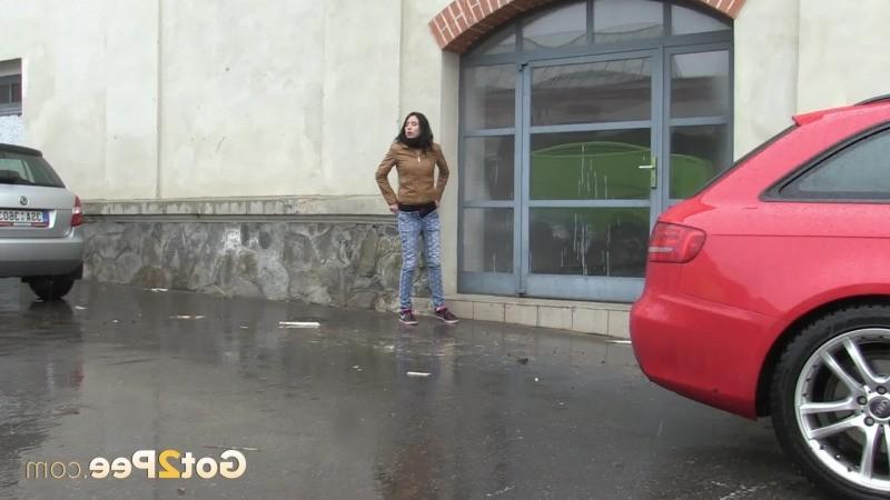 15P Gorgeous dark haired girl pees in public