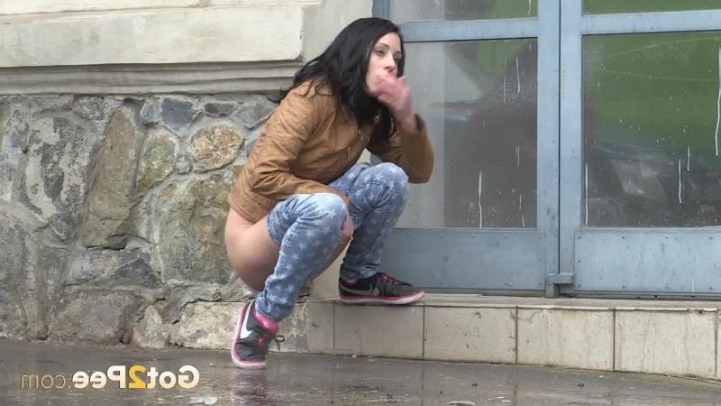 15P Gorgeous dark haired girl pees in public