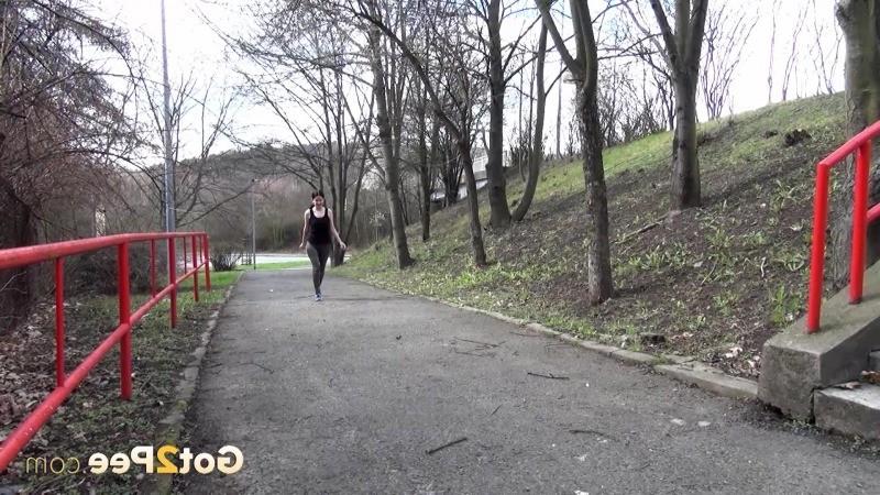 15P Dark haired girl pisses on concrete steps