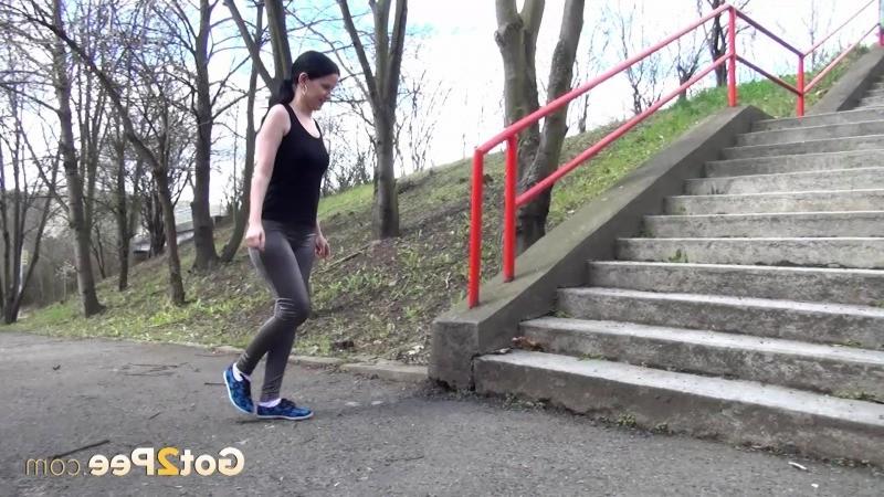15P Dark haired girl pisses on concrete steps