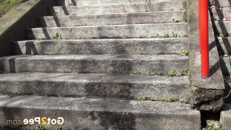 15P Dark haired girl pisses on concrete steps