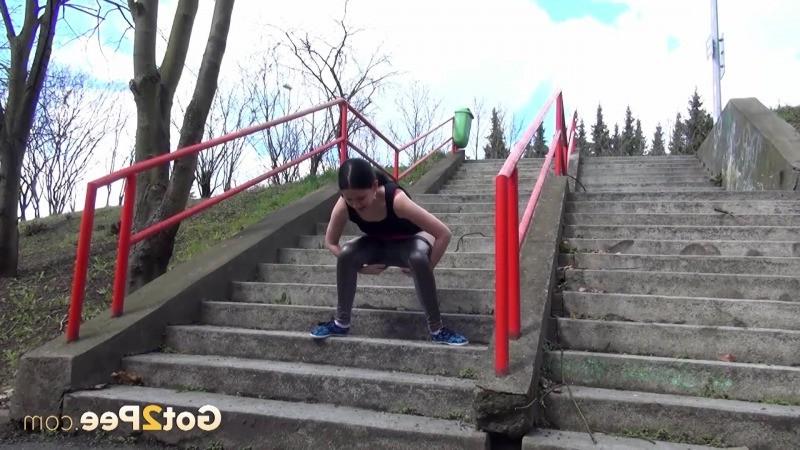 15P Dark haired girl pisses on concrete steps