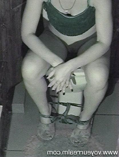 15P Night toilet hidden cam shots