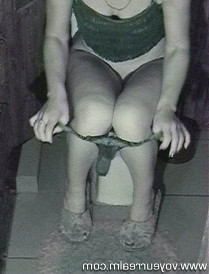 15P Night toilet hidden cam shots