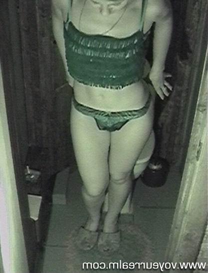 15P Night toilet hidden cam shots