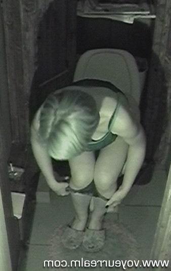 15P Night toilet hidden cam shots