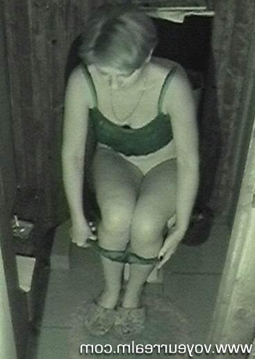 15P Night toilet hidden cam shots