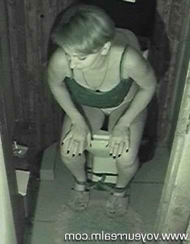15P Night toilet hidden cam shots