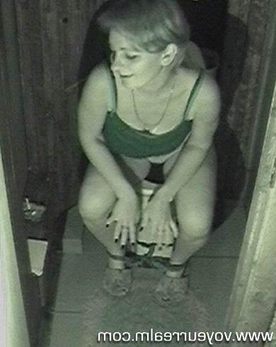 15P Night toilet hidden cam shots