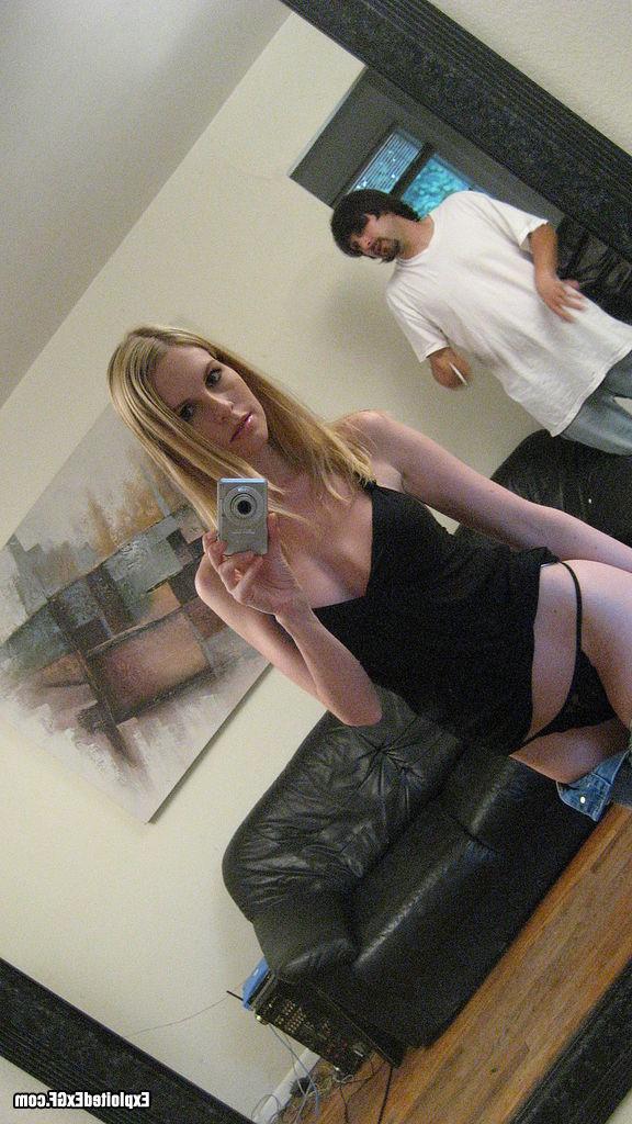 15P Amateur babe taking nude photos of her self