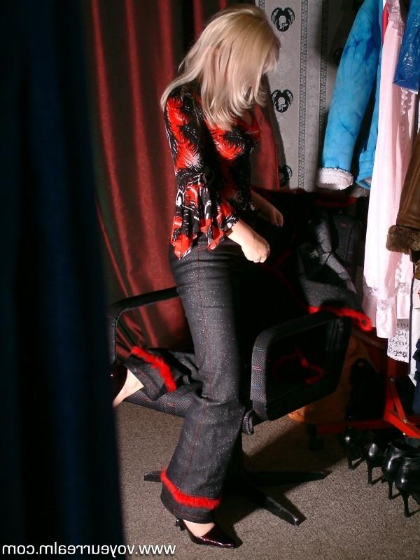 15P Naughty blonde secretary caught by security cam
