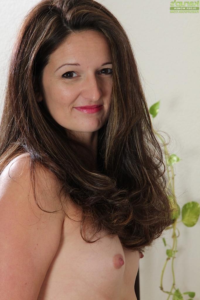15P Gorgeous wife Stephanie Roberts spreads her wet pussy lips