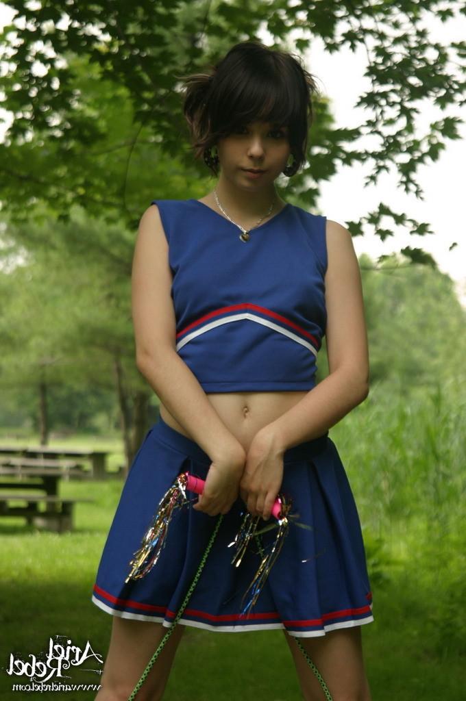15P Cute teen cheerleading model