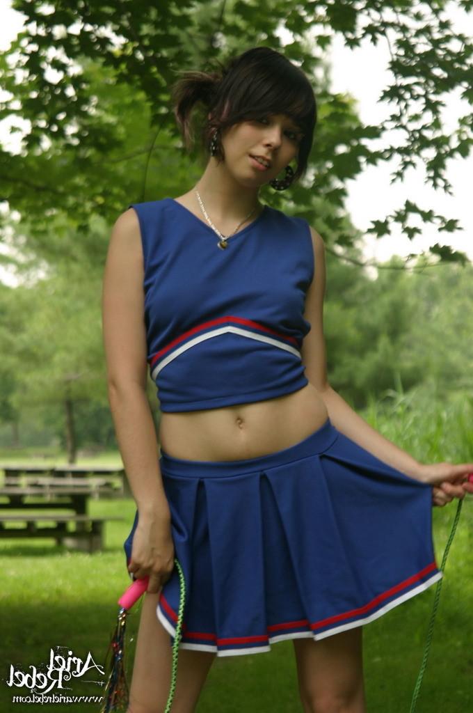 15P Cute teen cheerleading model