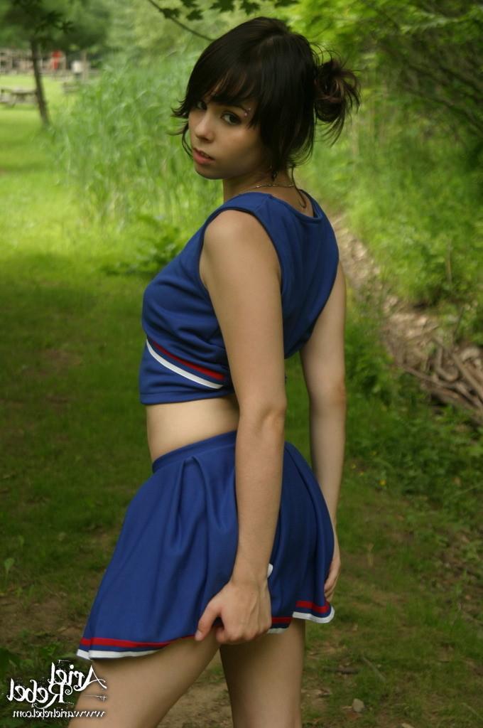 15P Cute teen cheerleading model
