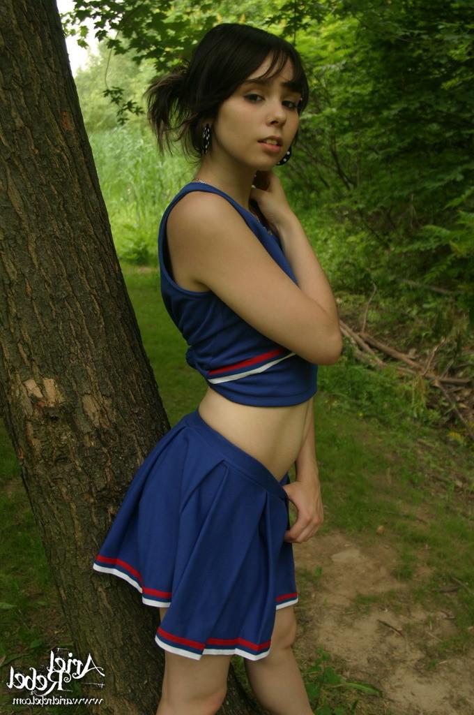 15P Cute teen cheerleading model