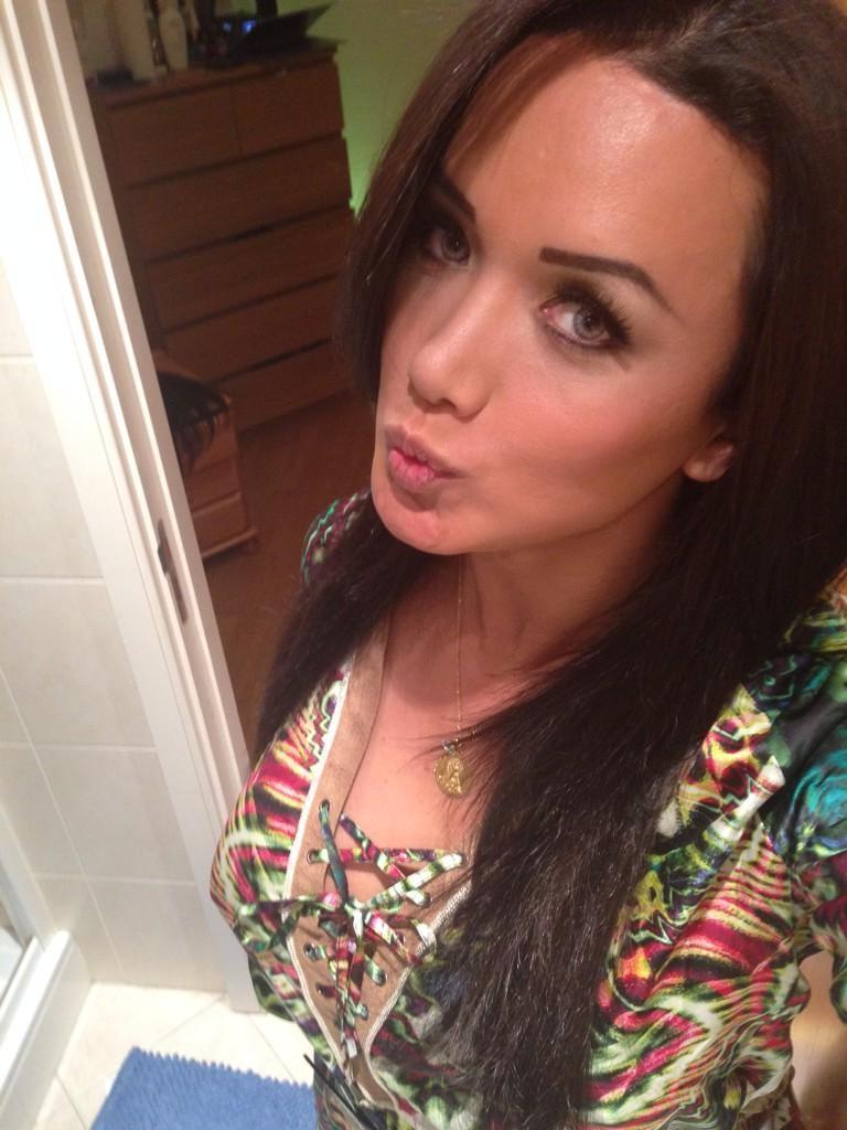 16P Busty hot shemale