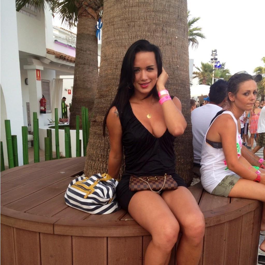 16P Busty hot shemale