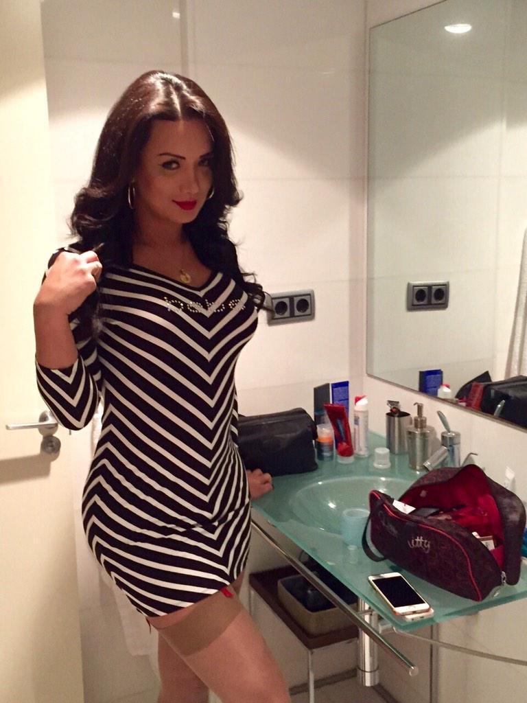 16P Busty hot shemale