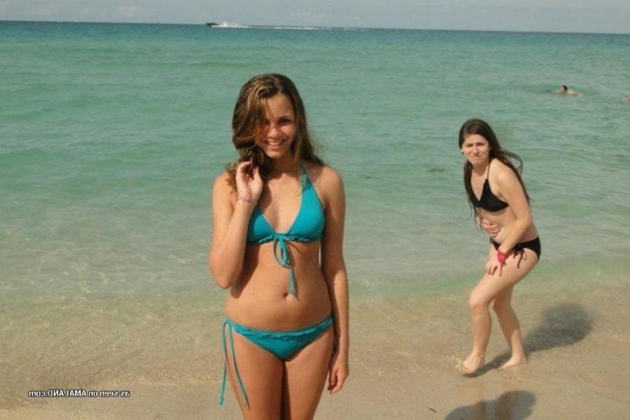 12P Selection of sexy bikini honeys posing outdoors
