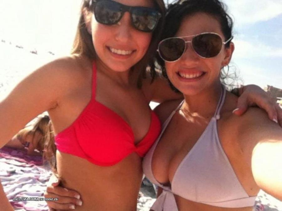 12P Selection of sexy bikini honeys posing outdoors