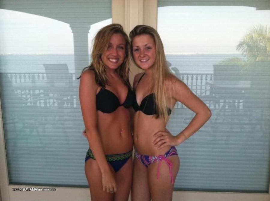 12P Selection of sexy bikini honeys posing outdoors