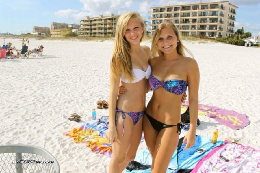 12P Selection of sexy bikini honeys posing outdoors