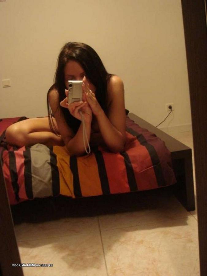 11P Camwhoring amateur sexy chick in lingerie gets naughty