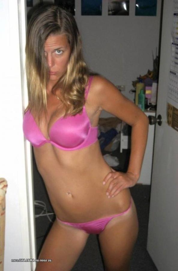 11P Picture selection of a sexy blonde bimbo posing