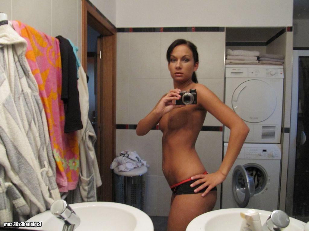 15P Tiny horny amateur taking pictures of her nude body