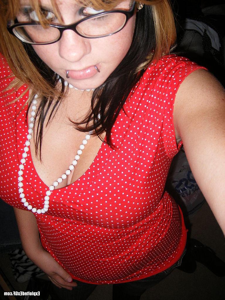 15P Amateur with glasses shows her big tits