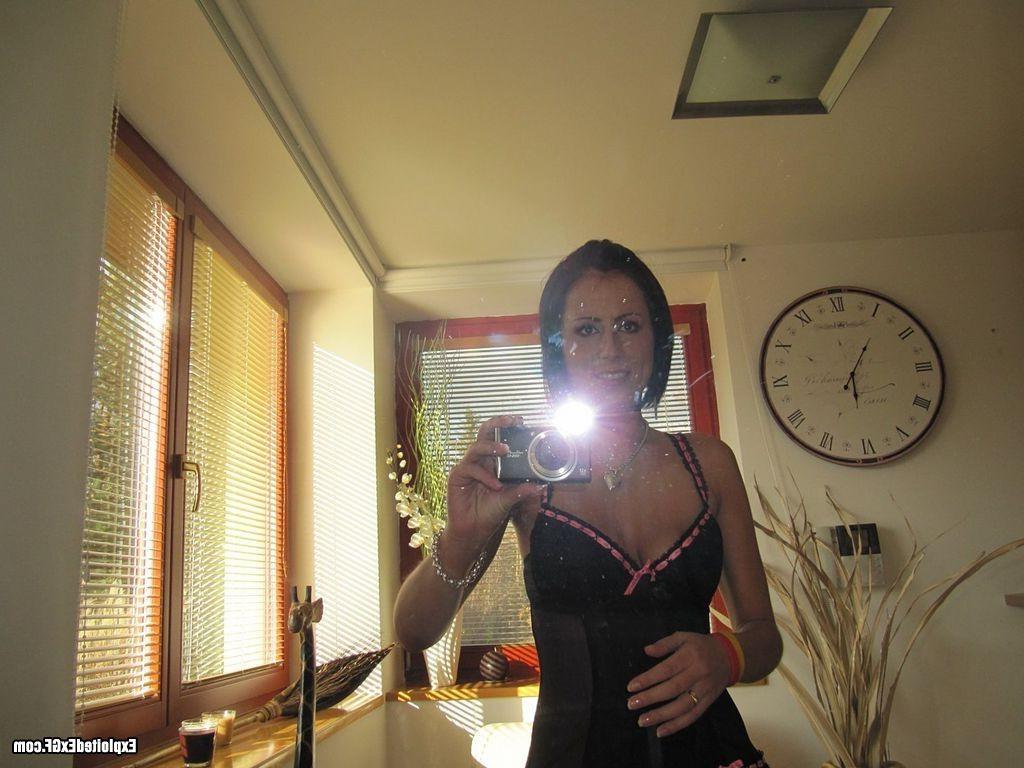 15P Horny amateur chick stripping in her kitchen