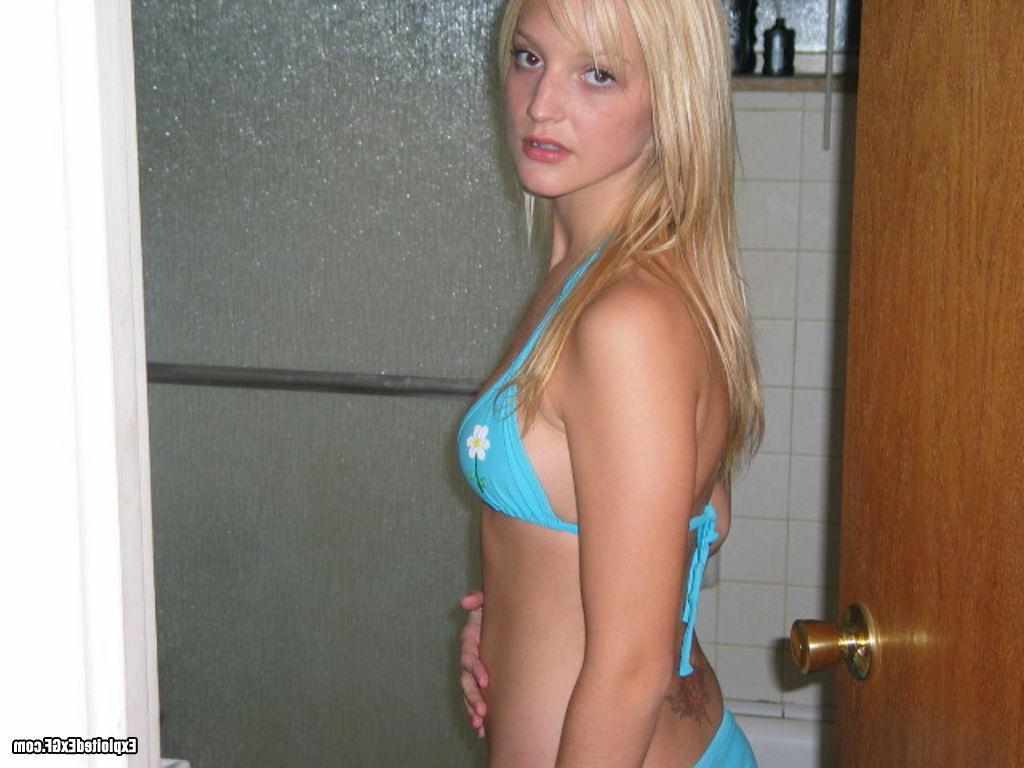 15P Amateur babe taking nude photos of her self
