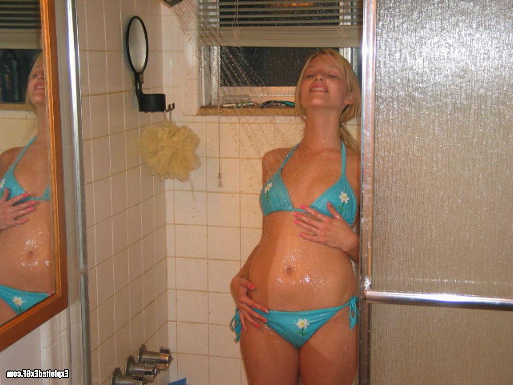 15P Amateur babe taking nude photos of her self