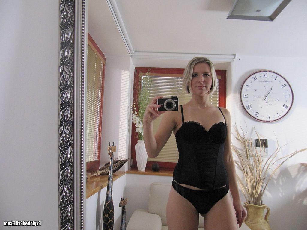 15P Solo sweet girl in black lingerie in the fron of mirror