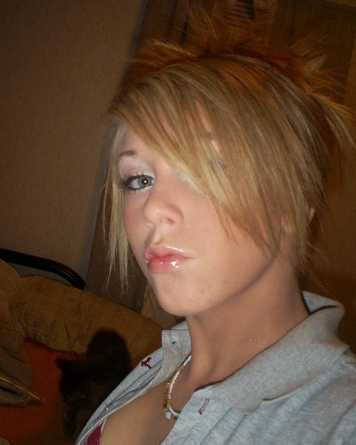 11P Beautiful blondes selfshooting