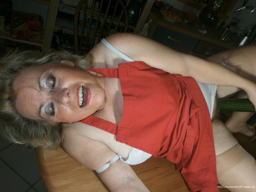15P Mature grandmother masturbates