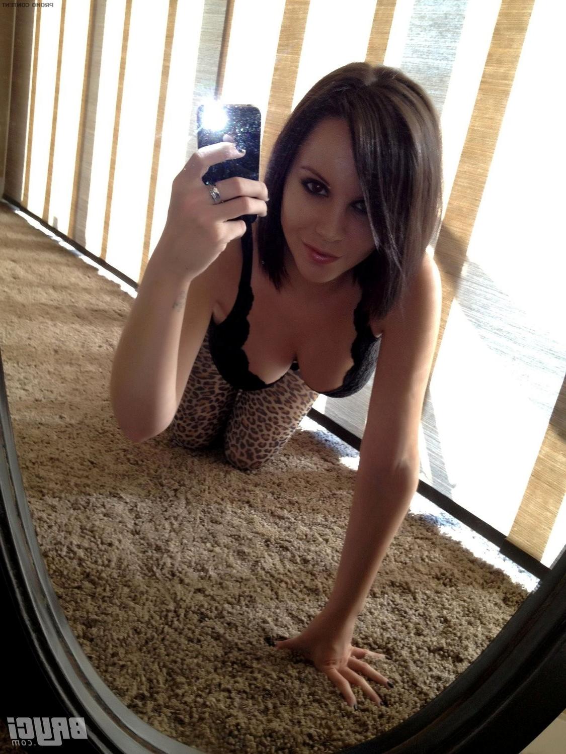 15P Big boob beauty in mirror