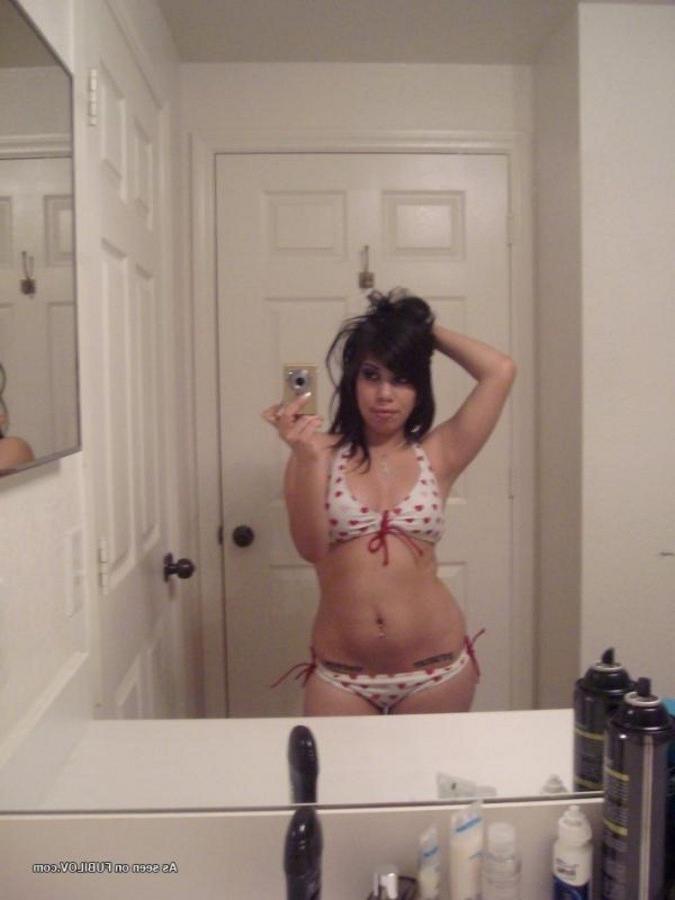 9P GF showing her tits and cunt while camwhoring