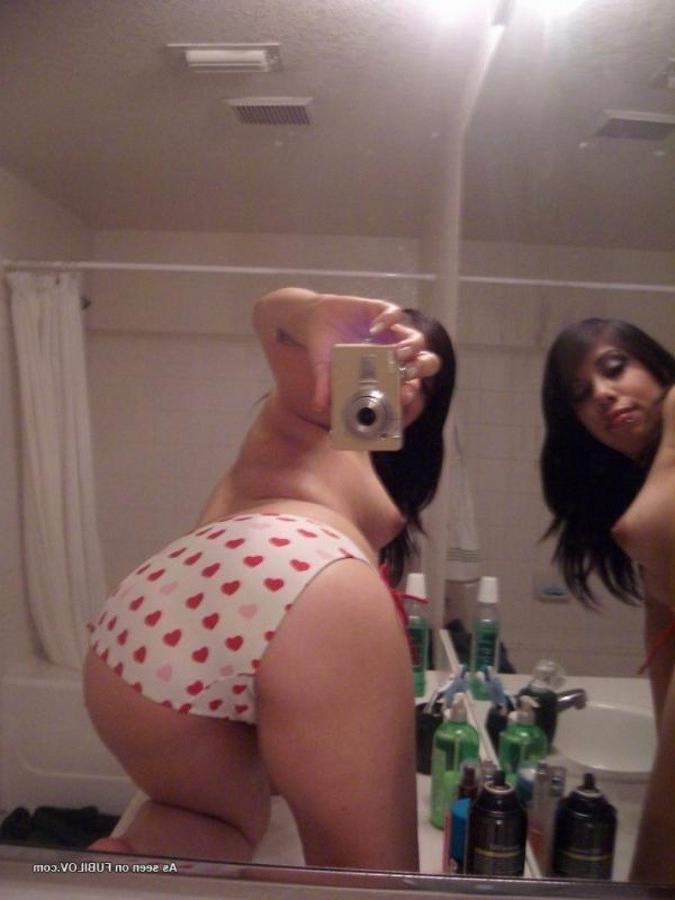 9P GF showing her tits and cunt while camwhoring