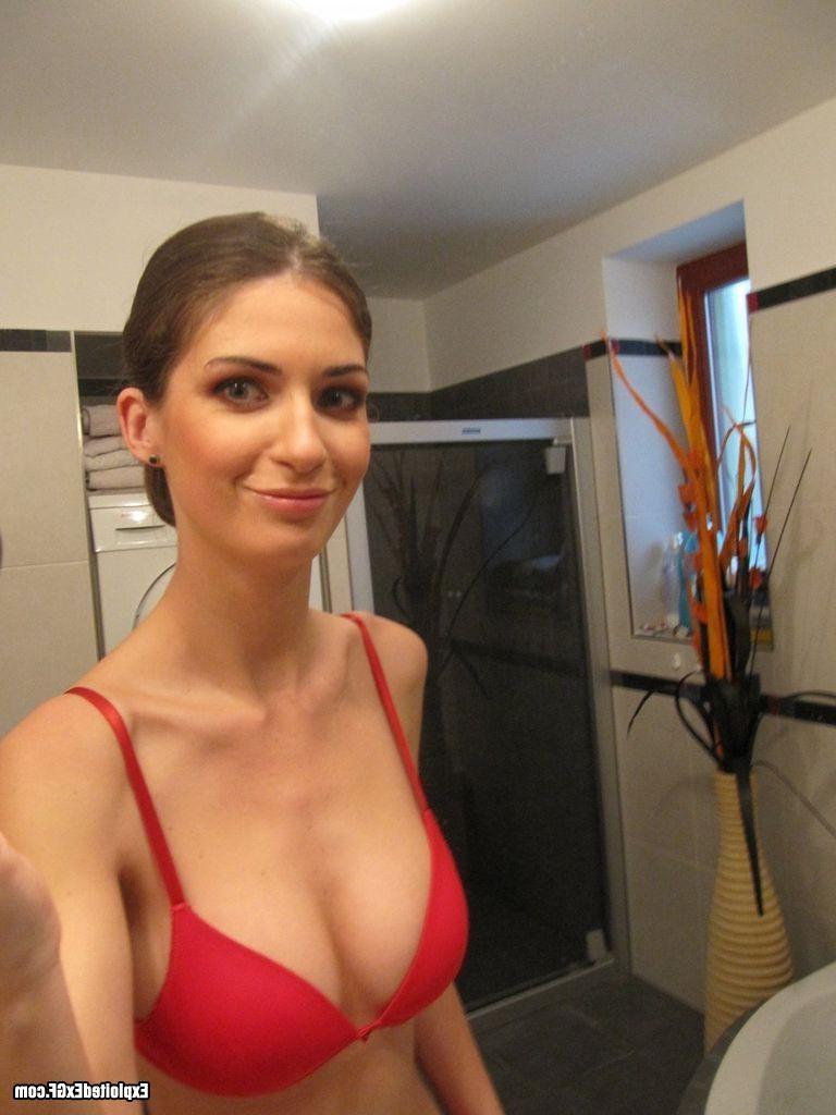 15P Sweet solo girl taking her hot titted pictures in bathroom