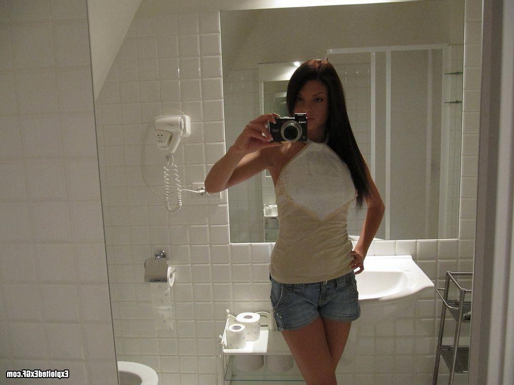 15P Beautiful tiny chick shooting herself nude in bathroom