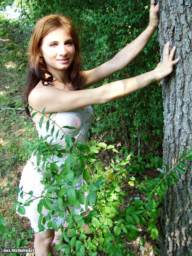 15P Amateur chick stripping wild outdoor