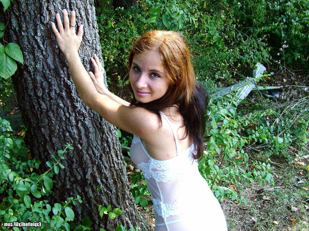 15P Amateur chick stripping wild outdoor