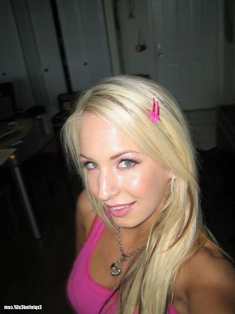 15P Blonde young chick showing her sweet tits and body
