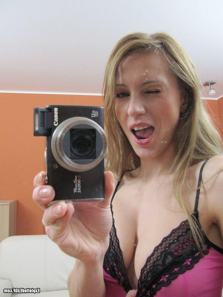 15P Lovly sweet amateur showing nude body in front of the mirror